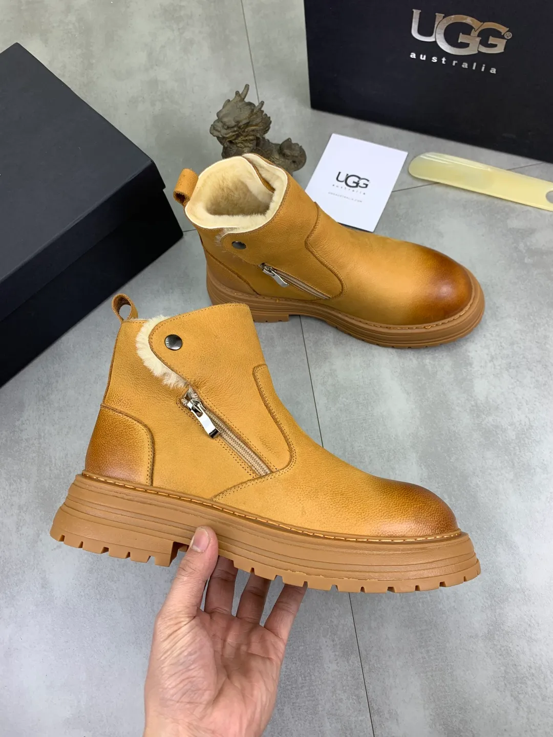 Men's men's shoes 💰P660 New arrival 🆕🆕🆕 IUGGI Men's British retro Martin boots Winter new men's outdoor hiking boots First layer of cowhide on the outside and wool on the inside Comfortable and warm Rubber sole sole Non-slip and firm Trendy and fashionable Casual and versatile Size: 38-44 (45 customized) Color: three colors